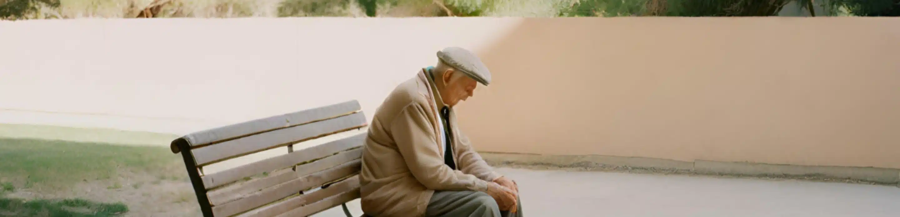 Homme retraité seul